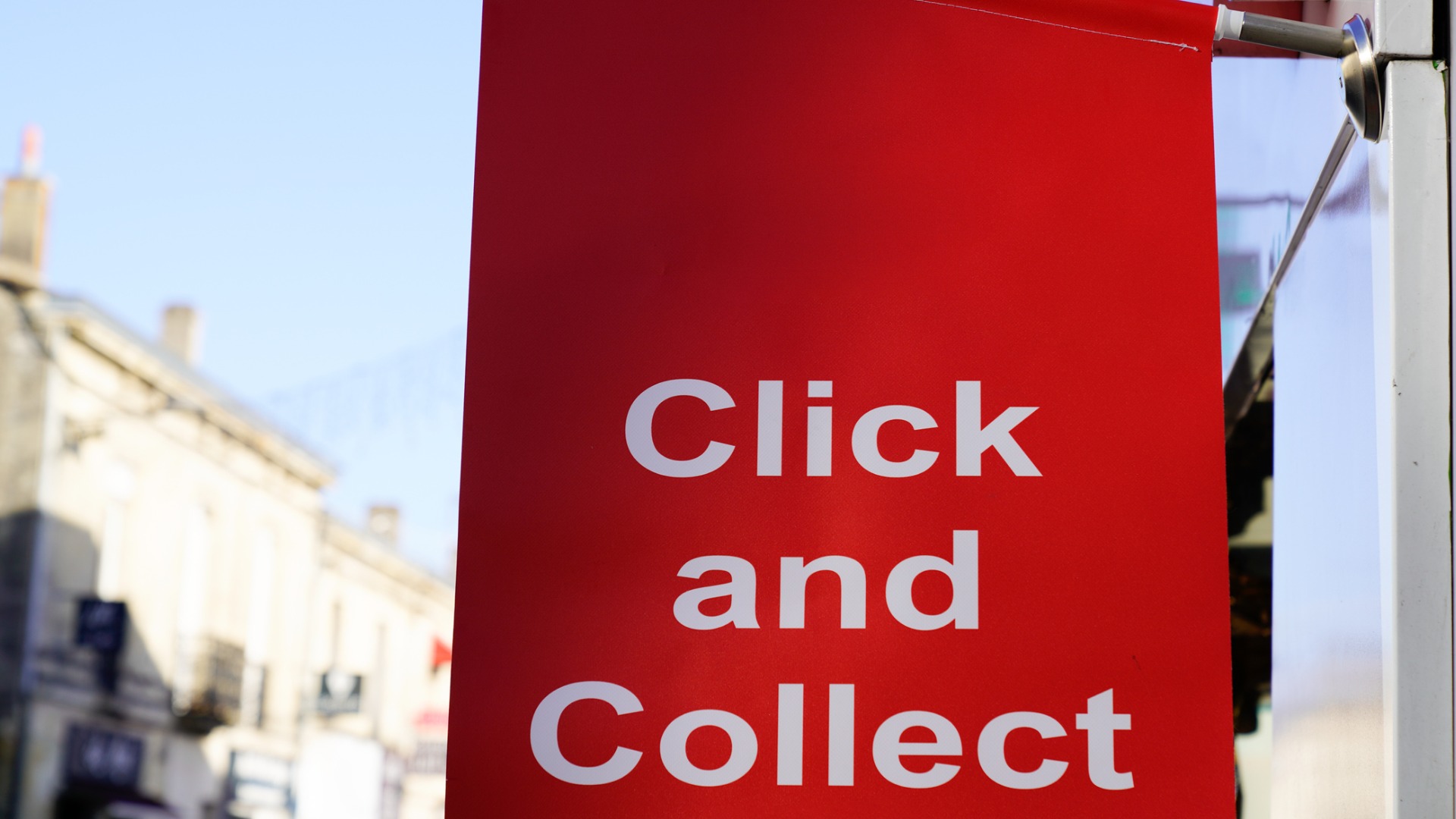 red flag sign that says click and collect